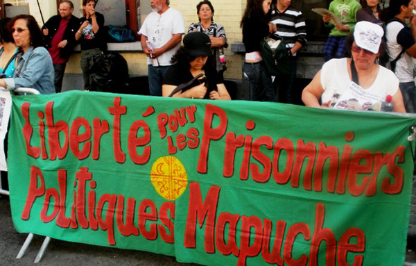 Chileans Protest Detainment of Mapuche Prisoners (photo courtesy of revolutionaryfrontlines.wordpress.com)